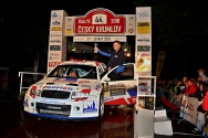 Rallye Český Krumlov: Vyhlášení výsledků na cílové rampě